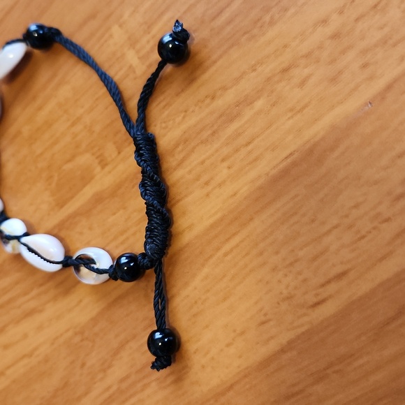 Shell bracelets - Picture 3 of 3